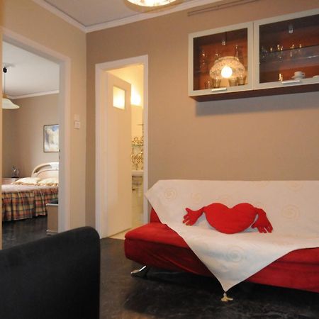 Kinetta Apartments Agioi Apostoloi  Екстериор снимка